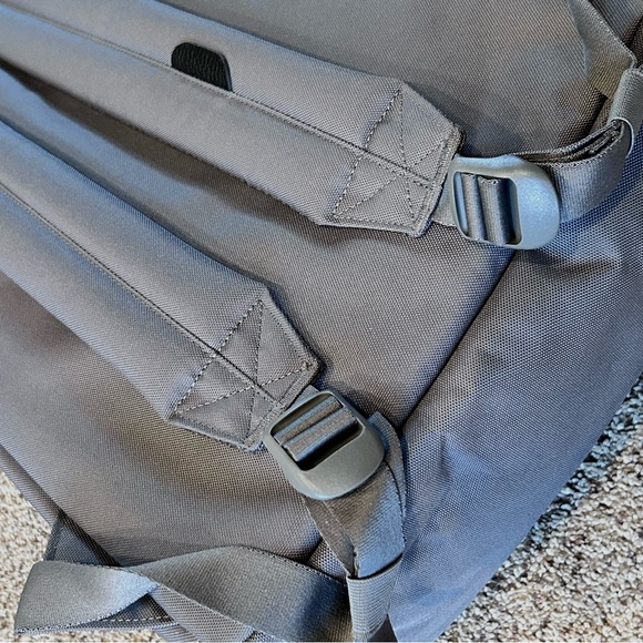 Herschel Supply Company Miller Backpack in Gargoyle Gray 32L 17.5"×12.5"x 7" NEW - Picture 13 of 16